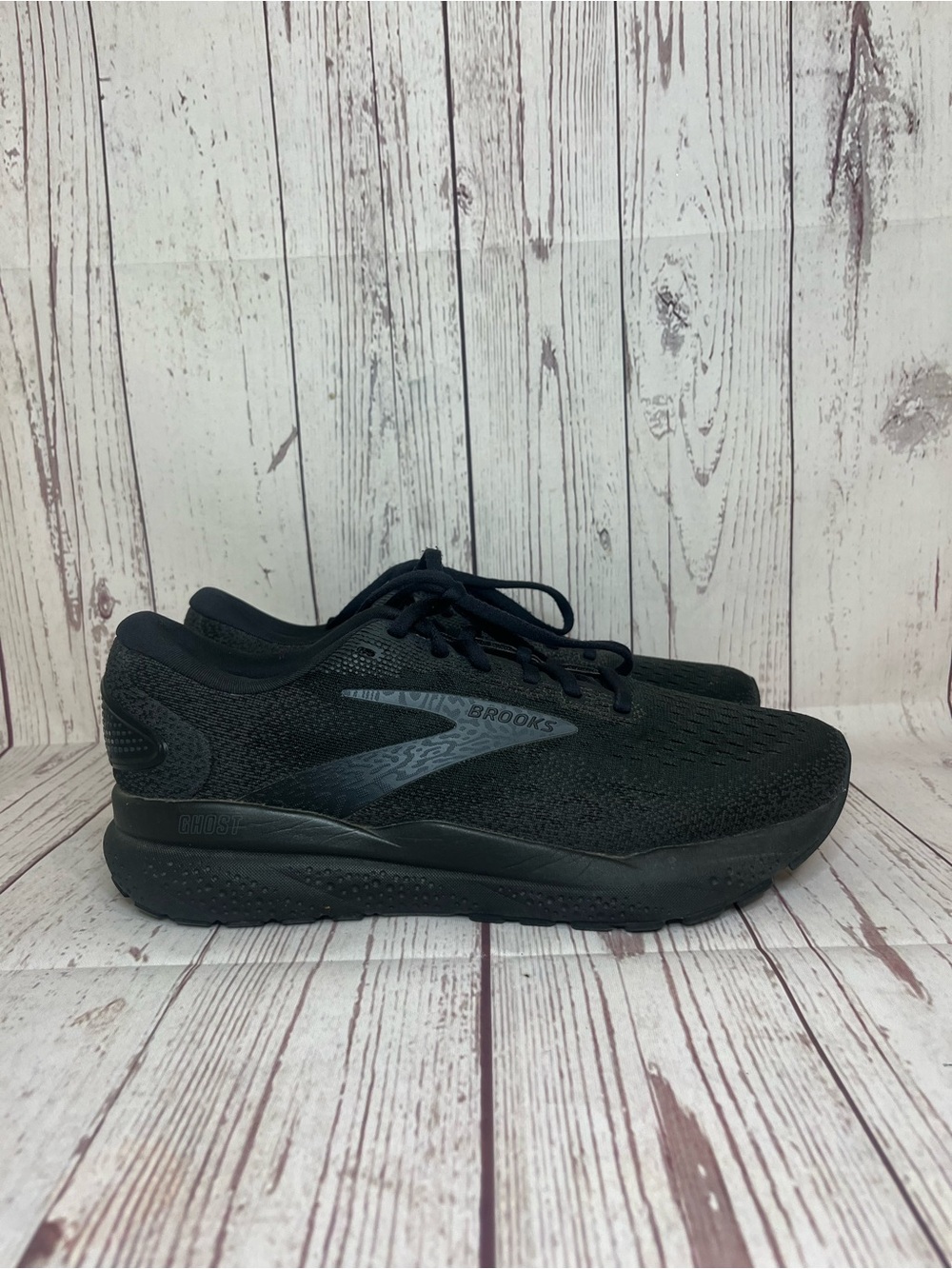 Brooks Shoes Womens Black Ghost 16 Running Sneakers Athletic Size 10 Wide